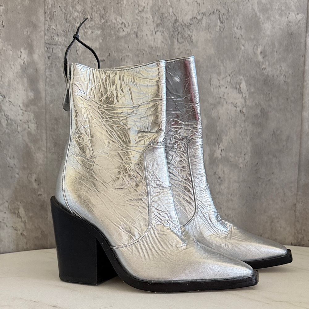 Larroude James crinkled leather Silver Metallic Women's Ankle Boots sz 6.5